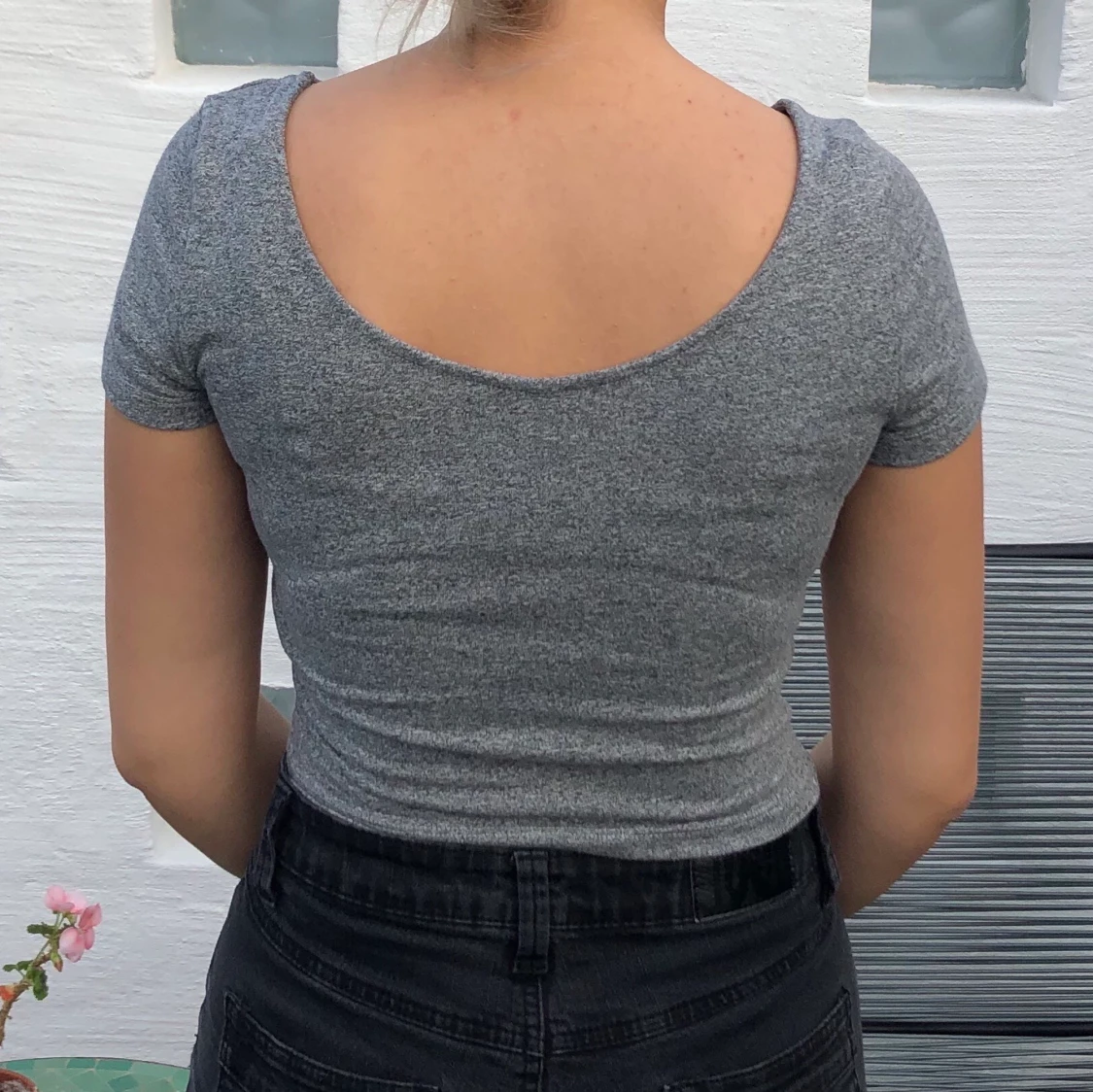 Söt croptop med printet ’PEACHY’ stl. s - 90