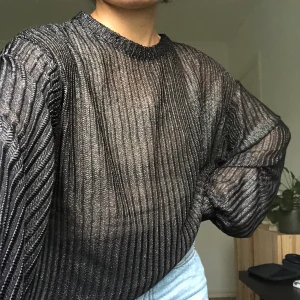 Gråsilver färgad topp - Snygg topp i grått i lite tyngre material! 