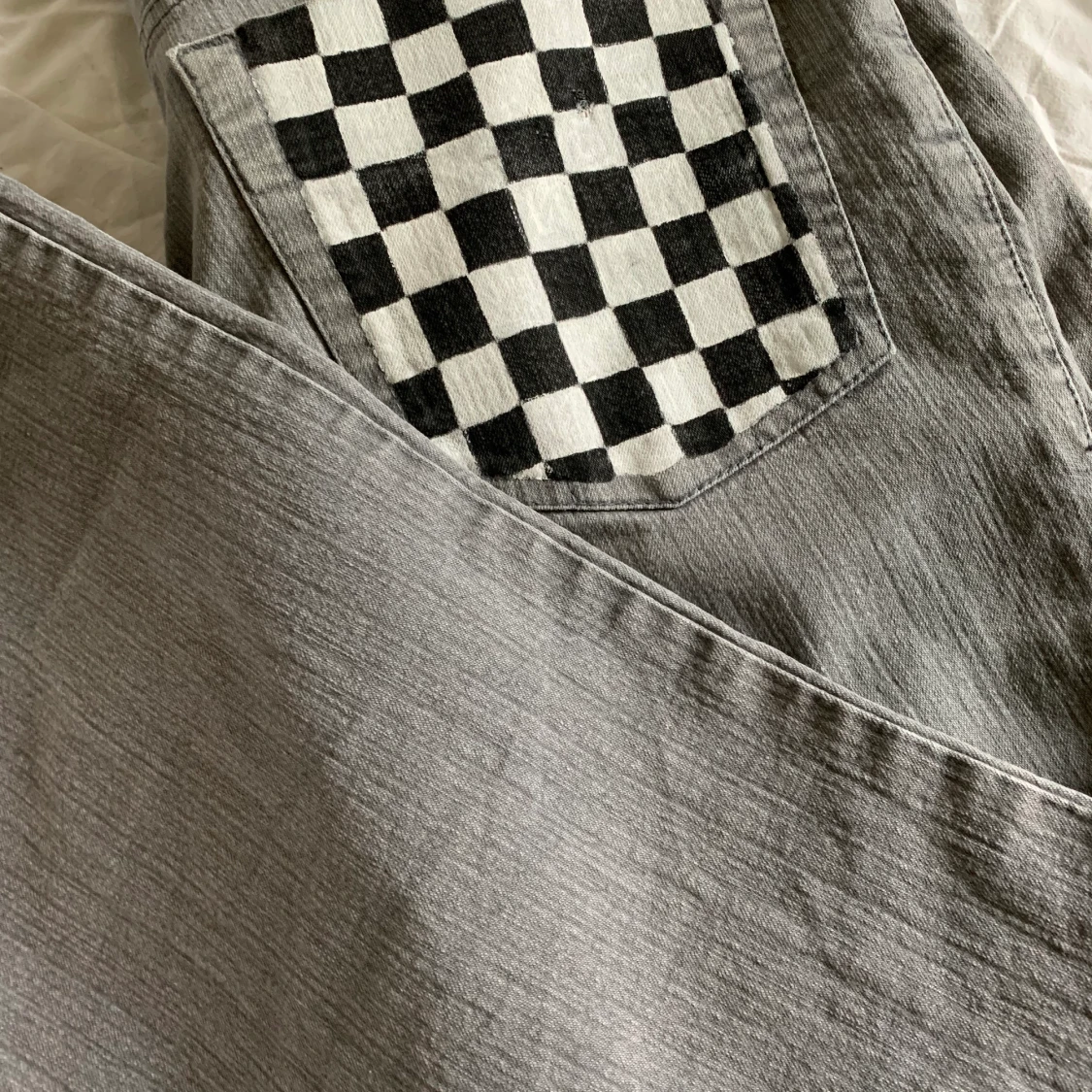 Vintage straight leg jeans, köpta från ett uf som målat rutorna - 91