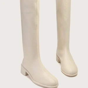 Nya skor SHEIN 37 - Nya boots från SHEIN storlek 37.  Det är nomalt i storlek. Oanvänt. ord pris 379kr, mitt pris 350kr. De är jätte mjuka och sköna att gå på😍