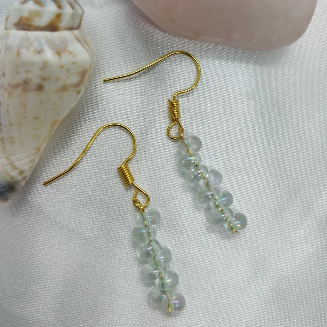 Handgjorda örhängen med glaspärlor 🪐