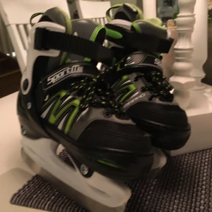 Skridskor - Nya skridskor stl 31-34 ställbara