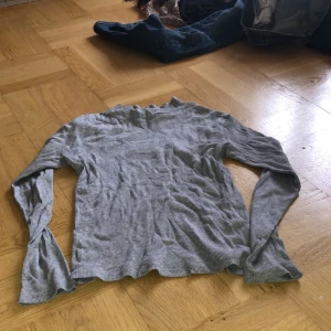 Polo tröja billig - Fin billig polo tröja vet inte vart den kommer ifrån men säljer för 20kr!