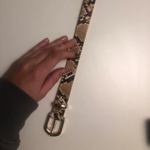 Tunt skärp med ormskinmönster - Snyggt och stilrent skärp som passar till allt 30kr + 19kr frakt 💓