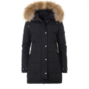 Hollies jacka - Säljer min hollies jacka i modellen subway. Super stor fluffig päls och använd en vinter. Storlek 34 kostar 2500. Finns i göteborg men kan fraktas också.