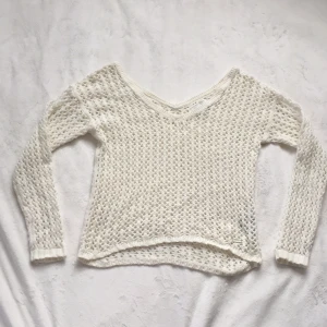  - Oanvänd virkad tröja från Gilly Hicks i London. 