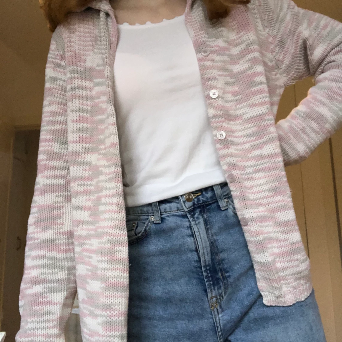 Rosa och grå stickad kofta