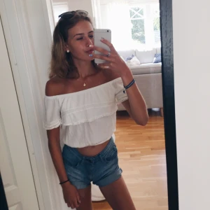 Söt volang topp - Jätte söt topp som inte kommer till användning längre. Storlek XS. Buda på