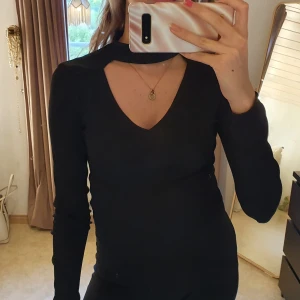 Topp från Zara - Topp ifrån zara. Den är lite kortare i modellen & super stretchig. Frakt 44kr