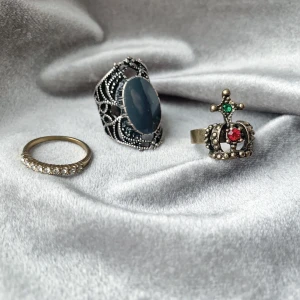 3 st ringar - 10:- st eller alla för 20:-. Köpare betalar frakten, ca 11-22kr