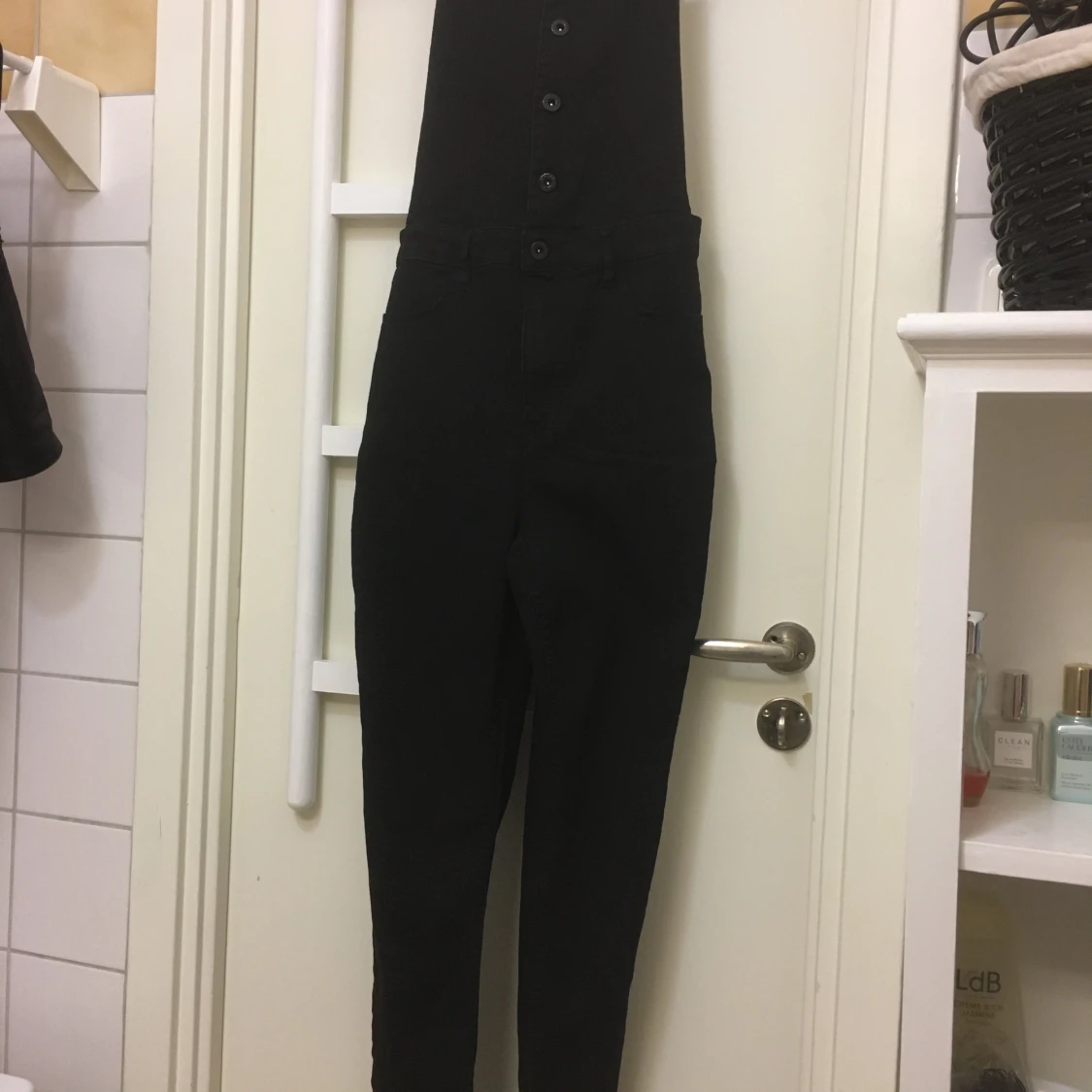 SVARTA SNICKARBYXOR DIVIDED