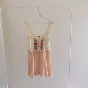  - Jätte söt klänning, knappt använd
