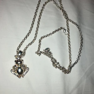 Grodhalsband - En fin grodhalsband som är rätt så lång men man kan välja längden själv. 