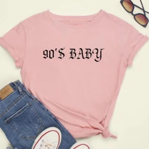 PINK PRINTED TSHIRT - Fet tshirt med tryck✌🏻 ✨ använd ett fåtal gånger.  Storlek XL men är mer som en M. 🌸 