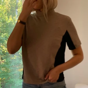 Tröja från Zara - Skit cool tröja den Zara med en liten turtle neck krage!!