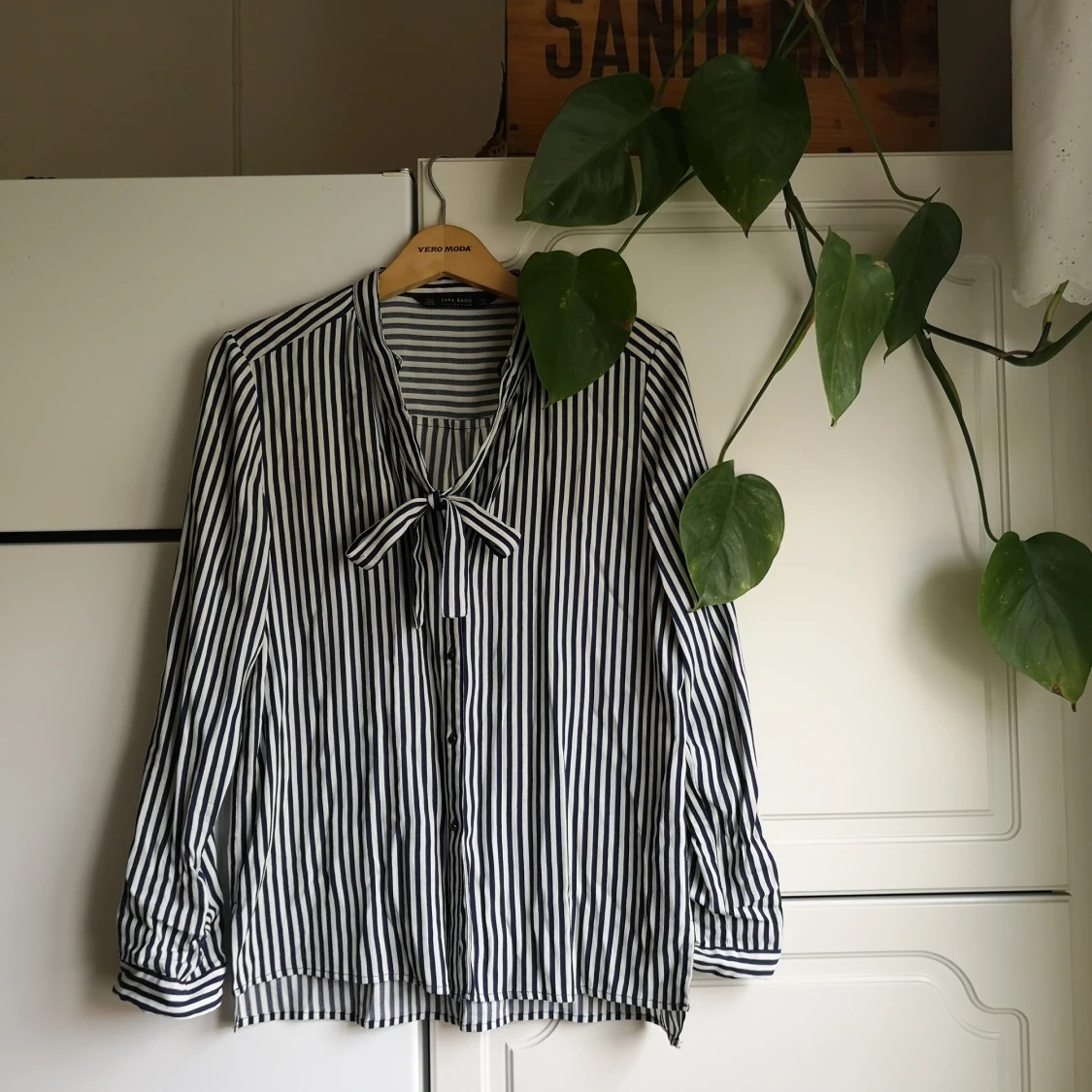 Zara - Blus med knytdetalj
