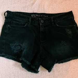 Svarta jeans shorts  - Fint skick, frakt tillkommer.