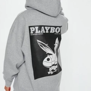 Playboy hoodie - INTRESSEKOLL på min oversized Playboy hoodie som är slutsåld just nu på missguided. Frakt tillkommer. Om flera är intresserade blir det bud. 😊 HÖGSTA BUD: 400 + frakt 