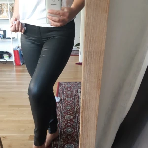 Byxor - Molly going out i skin imitation 