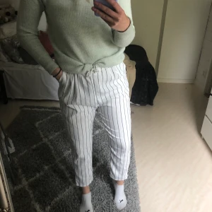 KOSTYMBYXOR  - ett par sköna kostymbyxor från prettylittlething i stl 40, är vanligtvis en 36/38 så dessa säljs pga för stora! Kan användas av både killar och tjejer 