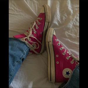 Rosa converse - Rosa converse tyvärr för små för mig. 150kr+frakt💕