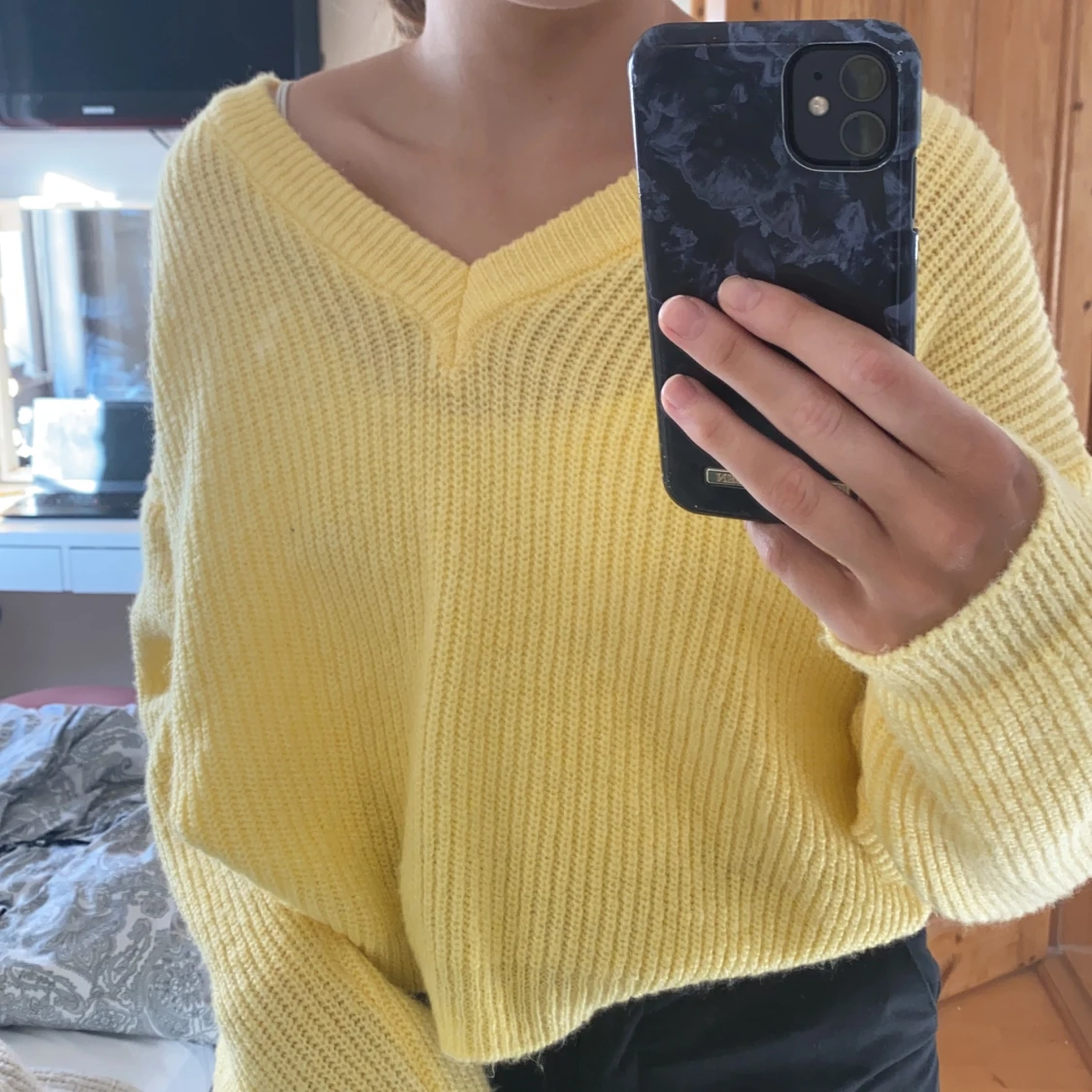 Gul stickad tröja - 90