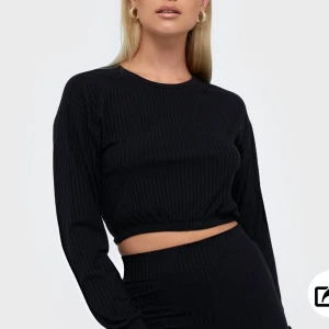 Top - Tröjan till ett mjukisset från Nelly. Aldrig använd! 