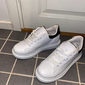 Nelly  - Skor ifrån Nelly helt nya storlek 38 