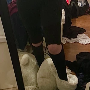 Högmidjade svarta jeans -   Perfekt skick, kan hämtas eller levereras <3