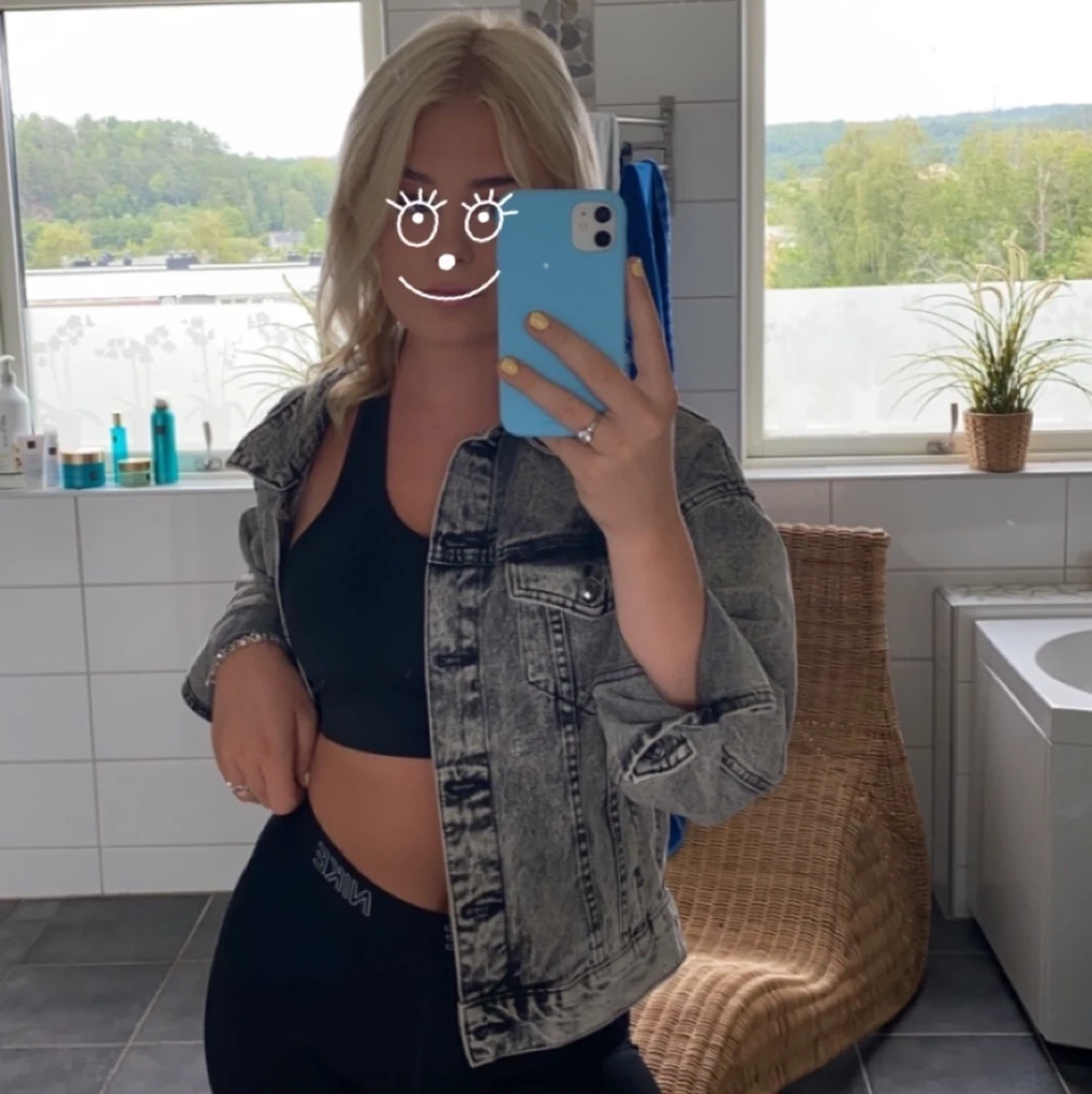 Gråtättad jeansjacka 