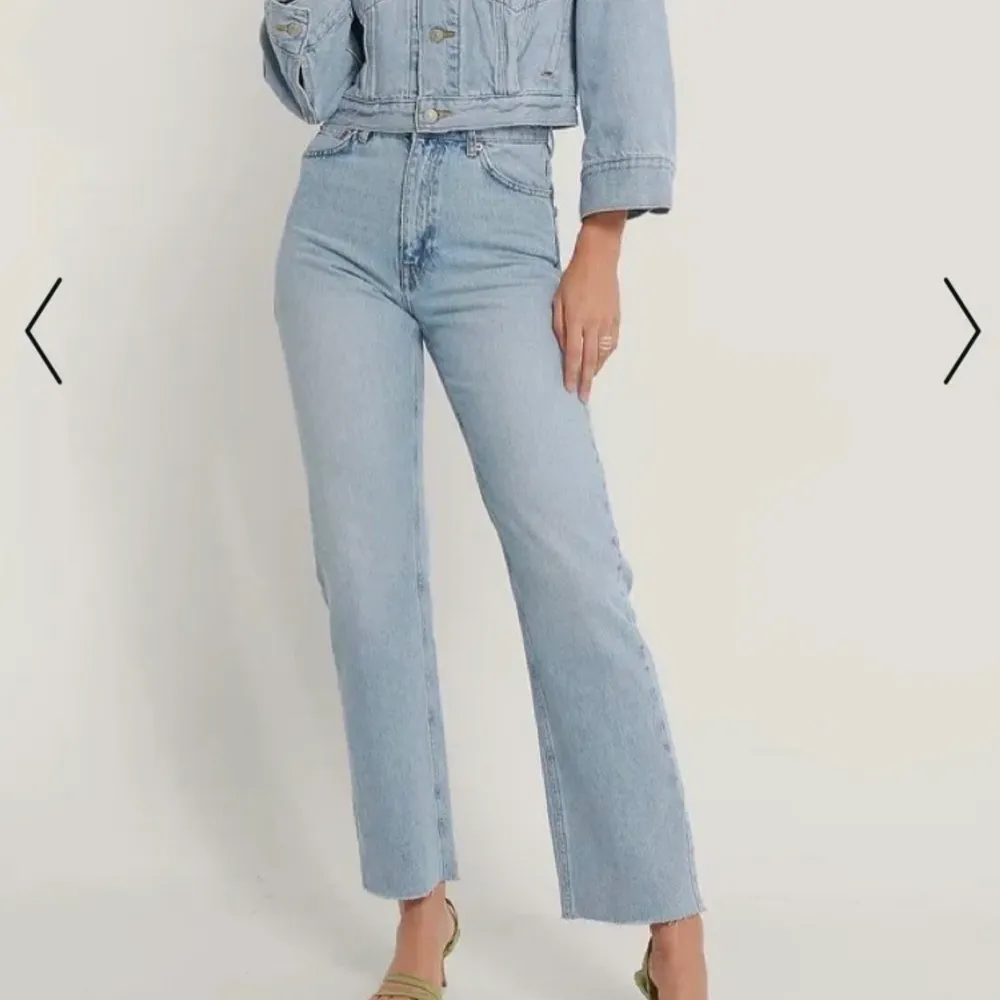 Fick hem dom idag, men tyvärr va dom för små så säljer dom. Helt nya alltså, storlek 36💓. Jeans & Byxor.