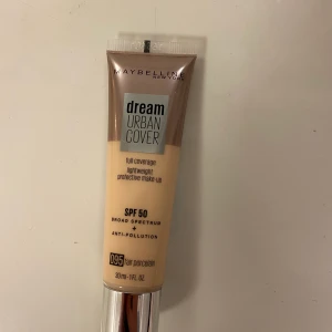 Maybelline new york foundation  - (FRI FRAKT) Säljer denna oöppnade foundation då jag fick den i julklapp i fel färg och kvittot var borta. Färg: 095 fair porcelain. Orginalpris: 139kr