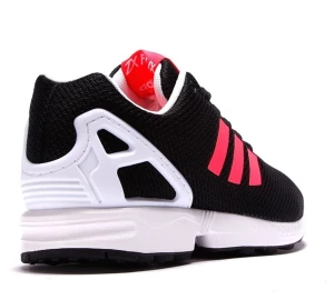  - Nya oanvända adidas zxflux. Storlek 38. Extra skosnören medföljer. 
