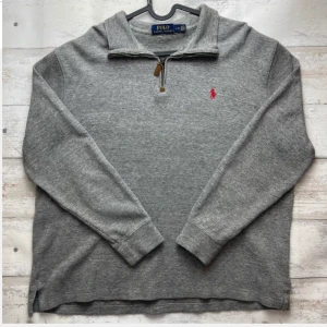 Ralph lauren tröja  - Super fint tröja från Ralph lauren. Storlek l. Fint skick! Kolla in mina andra annonser. Skriv privat eller buda i kommentarer vid intresse 🖤