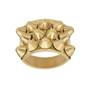 Edblad Ring - Säljer denna superfina guldringen med nitar från Edblad som är slutsåld. Den är endast använd fåtal gånger och nypris var 349 kr💕 eftersom många är intresserade så startar jag en budgivning i kommentarerna. Startbud: 250 kr. Varje bud ska höjas med minst 10 kr och budgivningen avslutas ikväll 20:00. BUDA ENDAST OM DU ÄR EN SERIÖS KÖPARE.