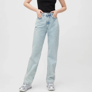 Rowe jeans strl 27/32 - Skitsnygga weekday jeans i modellen row i strl 27/32, slutsålda på hemsidan, spårbar frakt 63kr🥰