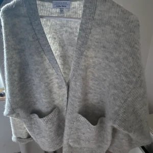 Kofta  - Jättefin kofta från stories, xs men rätt stor i strl, köpt för 900