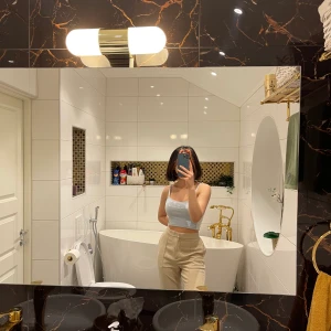 Utsvängda byxor  - Helt nya.