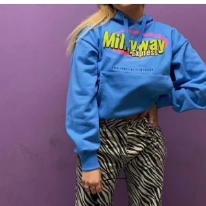 Junkyard hoodie  - Jag söker en sån här hoodie från junkyard till ett bra pris!//skriv ifall du är intresserad utav att sälja🤗😍