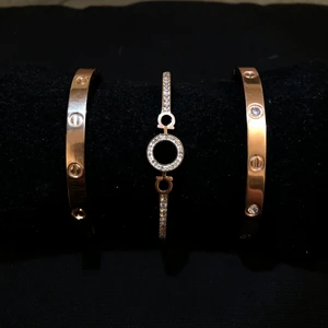 Armband - Armband i rostfritt stål! Helt ny oanvänd! Finns i färgerna rosé, silver och guld. Finns med och utan zirkonstenar. Tillgängligt i lager. Allergivänlig och nickelfri! Har flera stycken!🧡✨