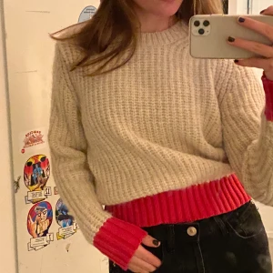 Zara stickad tröja  - Asså cool tröja från zara. Aldrig använda, lappen är kvar. Org pris 299kr, säljer för 250kr (+frakt)