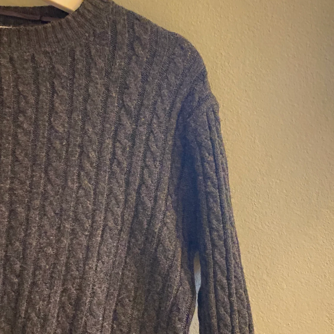 Grå croppad tröja - 90