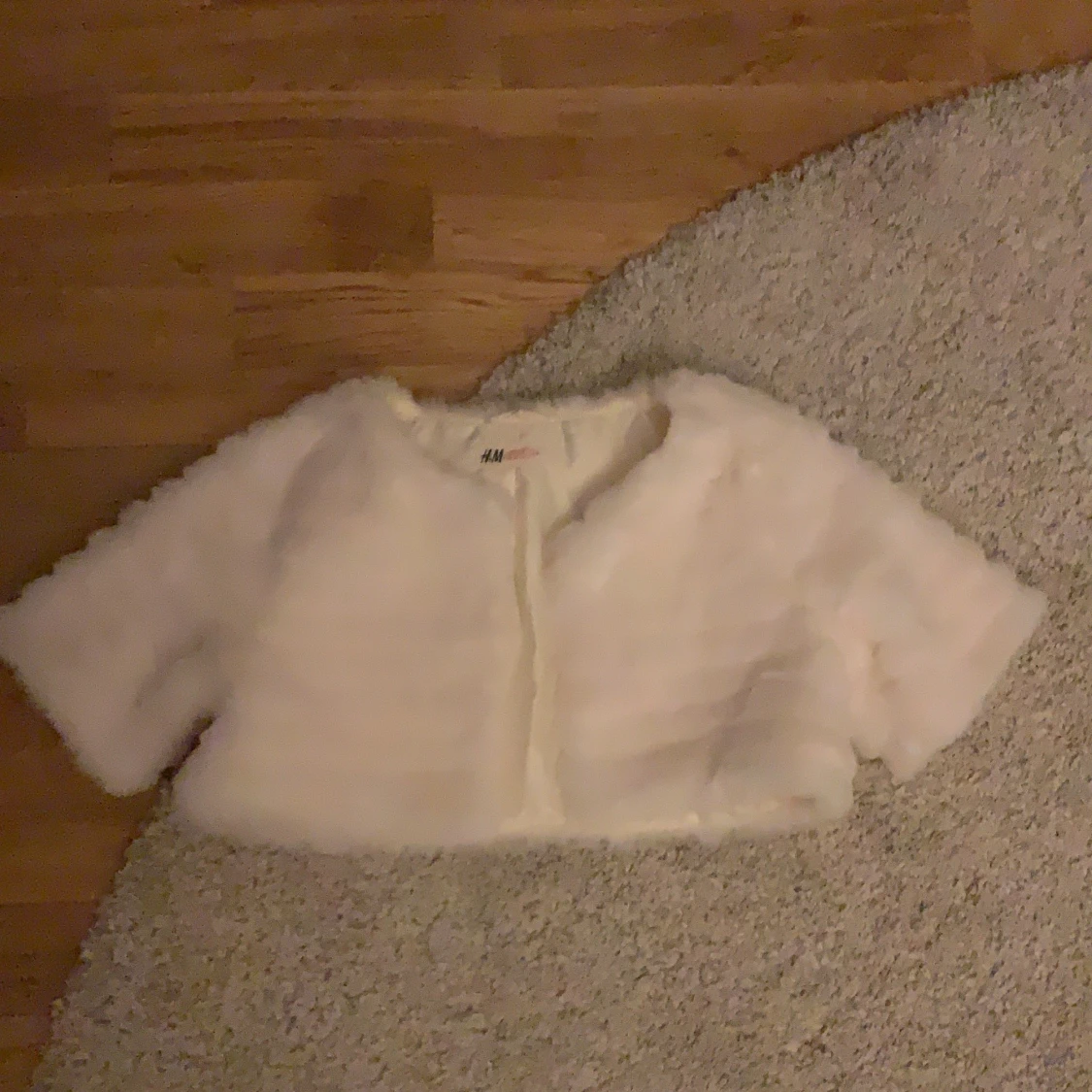 H&M en kofta i strl 140