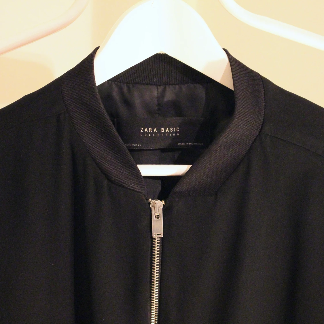 Svart jack från Zara i nyskick! - 90