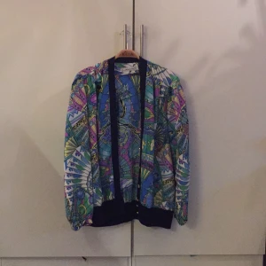  - Tunn jacka i oversize. 