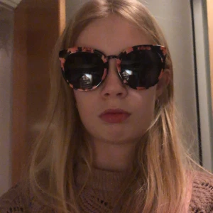 Solglasögon - Blommiga solglasögon från TGR. Orgenalpris 30kr. Priser går att diskutera.