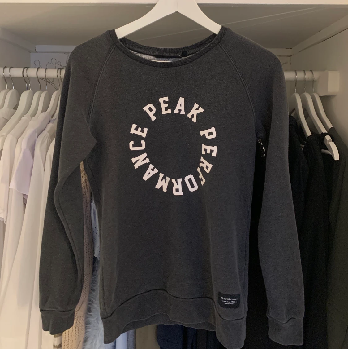 PEAK PERFORMANCE sweatshirt