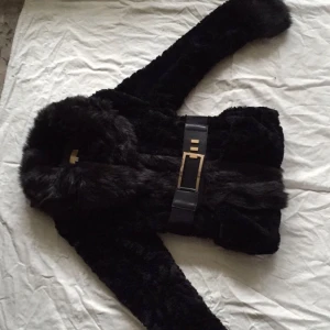  - Snygg figursyd fuskpäls fintskick köpt i Spanien 