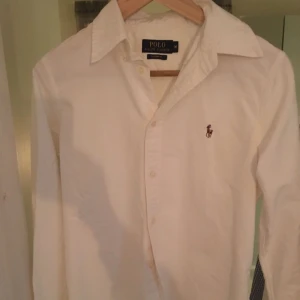  - Ralph Lauren skjorta dam Strl M, custom fit, frakt tillkommer 
