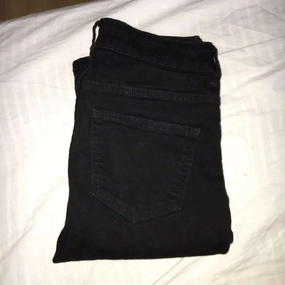 Svarta jeans från zara, frakt ingår. Jeans & Byxor.